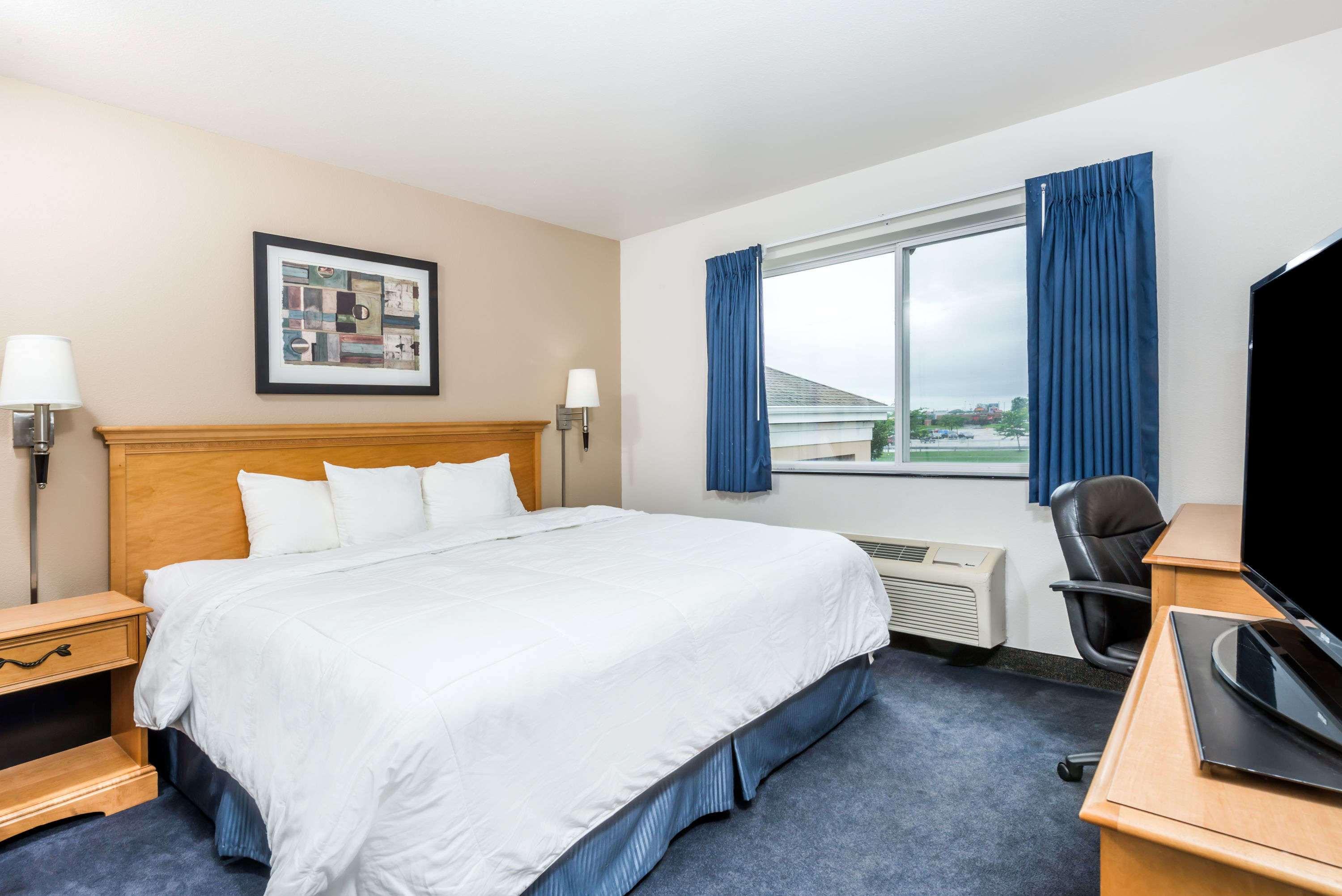 Hotel Baymont By Wyndham Indianapolis Northeast Esterno foto