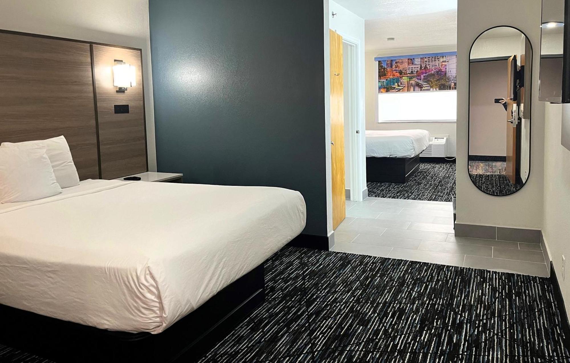 Hotel Baymont By Wyndham Indianapolis Northeast Esterno foto