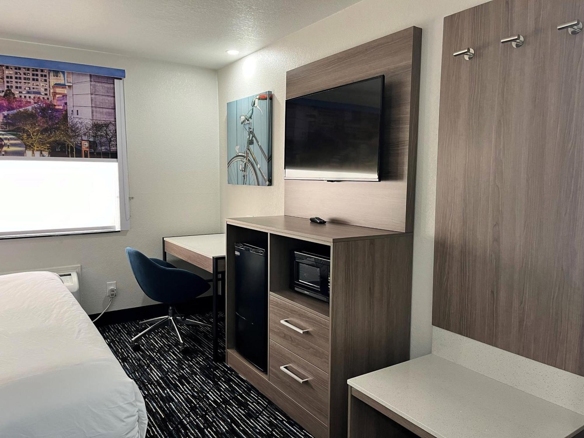 Hotel Baymont By Wyndham Indianapolis Northeast Esterno foto