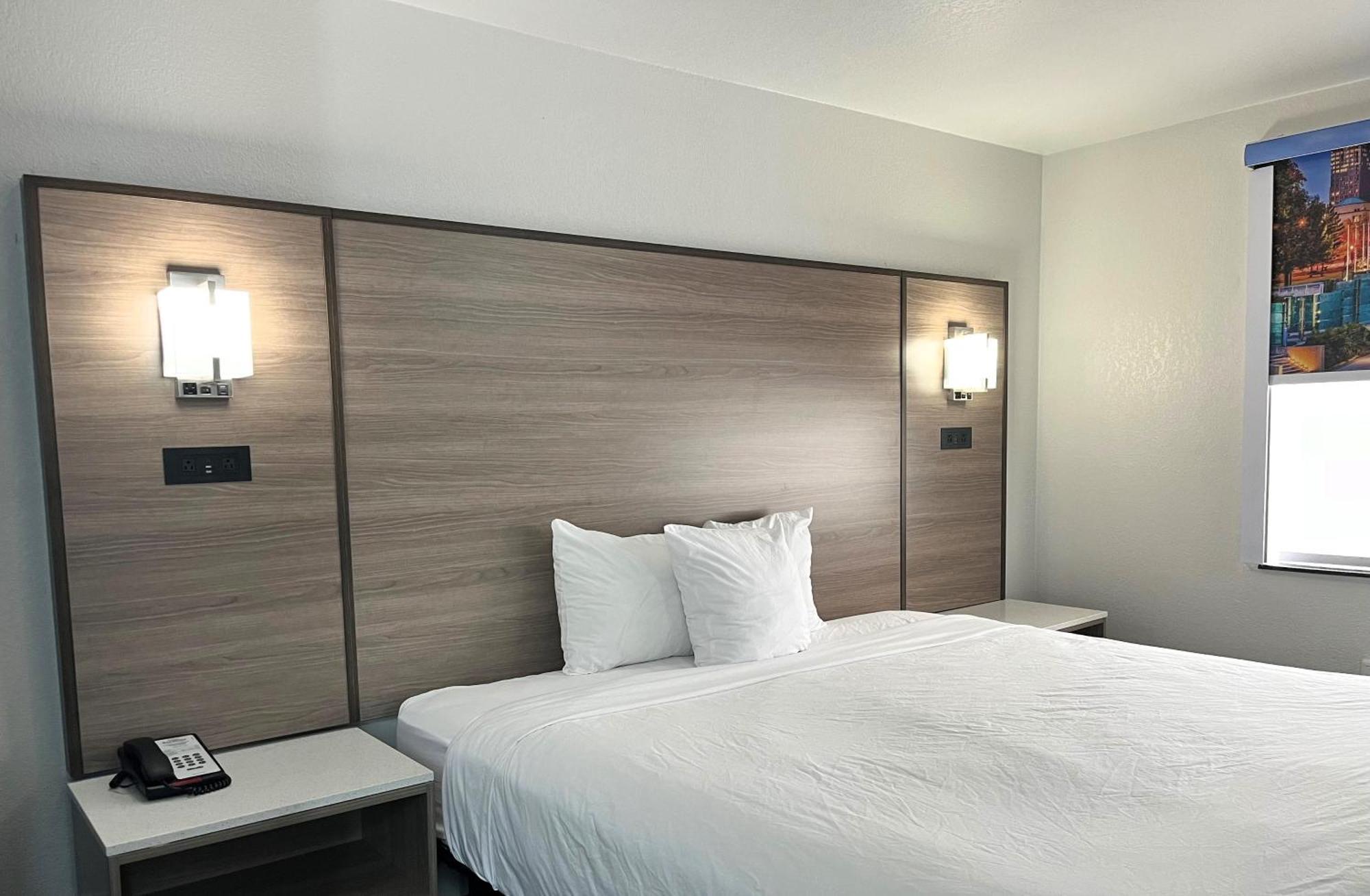 Hotel Baymont By Wyndham Indianapolis Northeast Esterno foto