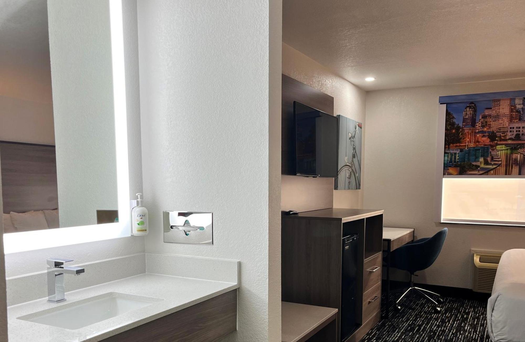 Hotel Baymont By Wyndham Indianapolis Northeast Esterno foto