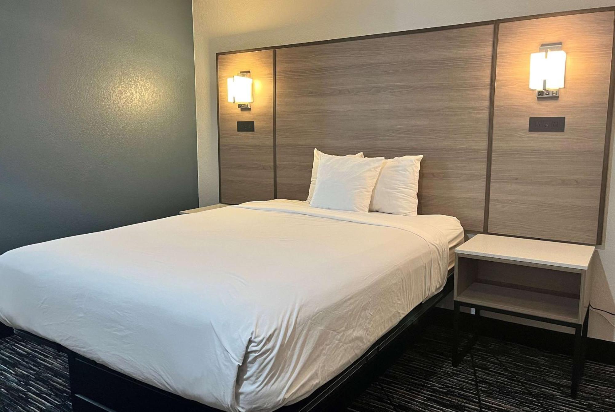 Hotel Baymont By Wyndham Indianapolis Northeast Esterno foto