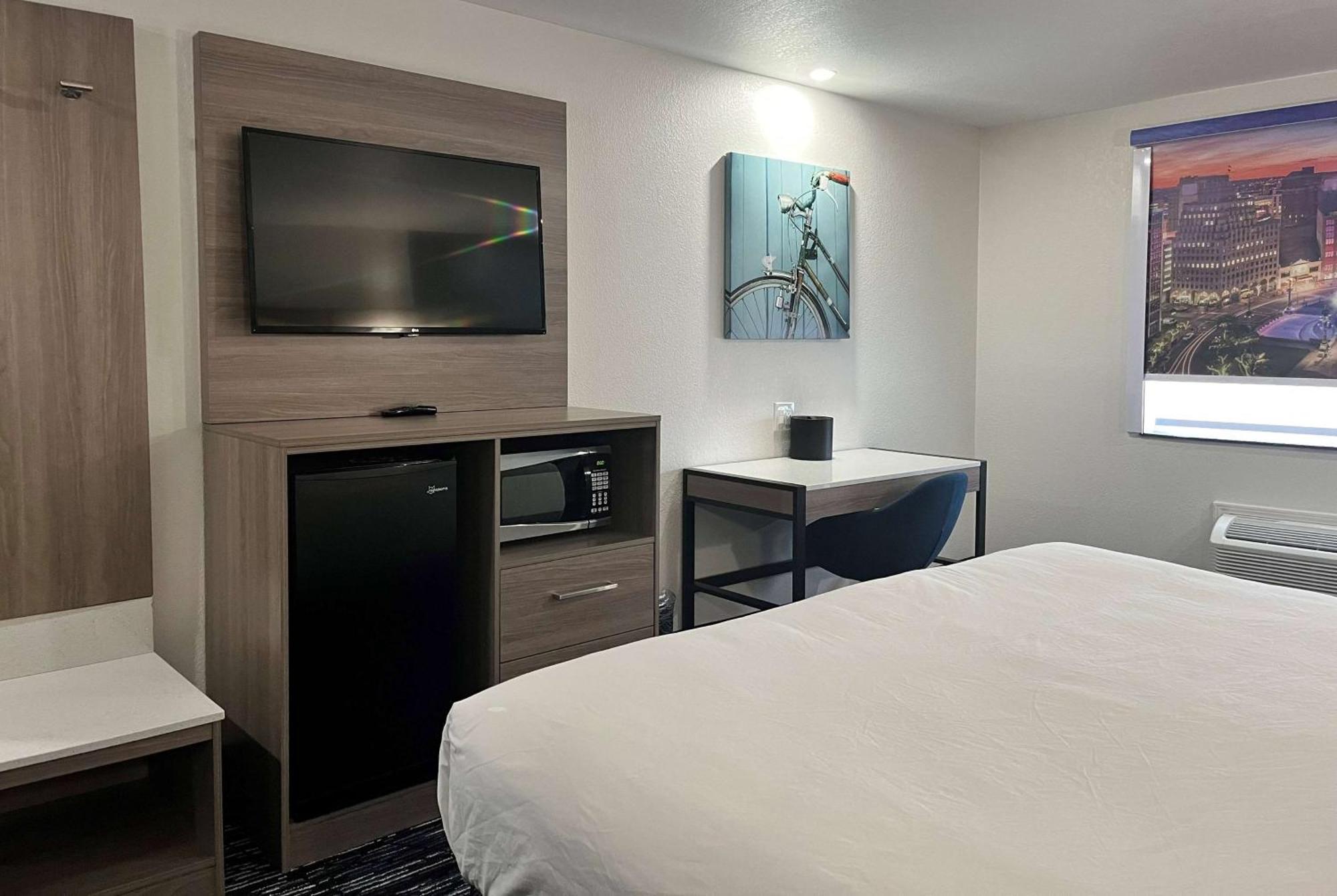 Hotel Baymont By Wyndham Indianapolis Northeast Esterno foto